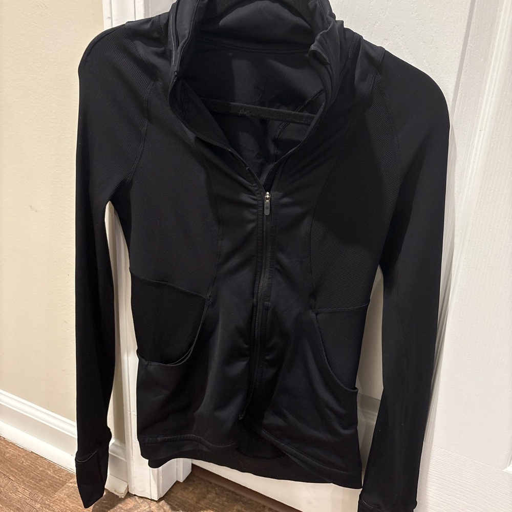 Lululemon Run: Hustle Jacket – Size 6 *Only Worn Twice!!! Excellent Condition!